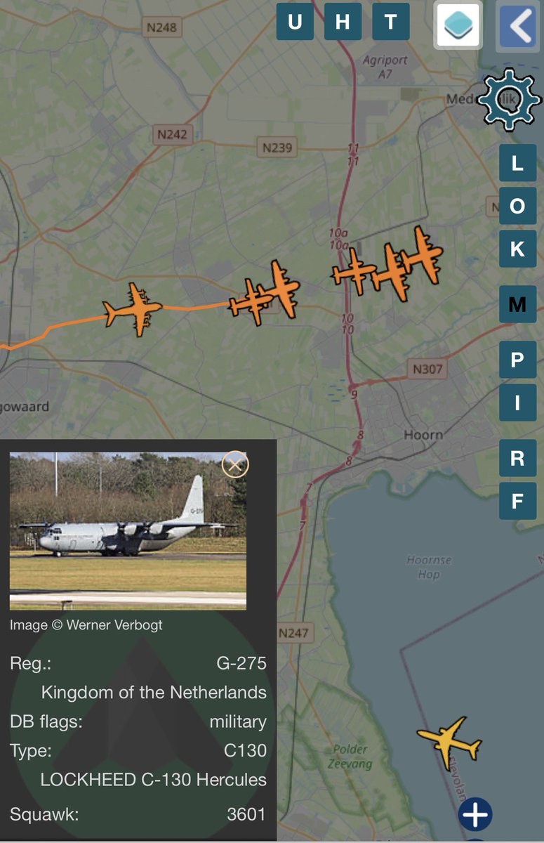 Komt niet vaak voor boven Broek op Langedijk; het aanvliegen van zes internationale vrachtvliegtuigen op 1.000 ft tbv de dropping op de Veluwe ! Wat een sound ! #falconleap <a href="/Kon_Luchtmacht/">Koninklijke Luchtmacht</a> <a href="/MennoSwart/">Menno Swart</a>