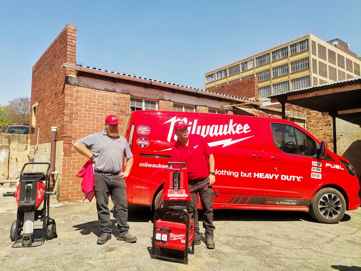 upat_sa's tweet photo. #MXFUEL Our Milwaukee  team unveiled NEW Milwaukee MX tools that are now available in South Africa. 

 New MX FUEL tools :
💥 Power Supply 
💥Screed Kit
💥350mm Cut-Off Saw
💥 Pipe Threading Machine

Learn more about MX FUEL Power Tools here: 👉https://t.co/4bH4KOpgVd https://t.co/wZj5eUXsIa