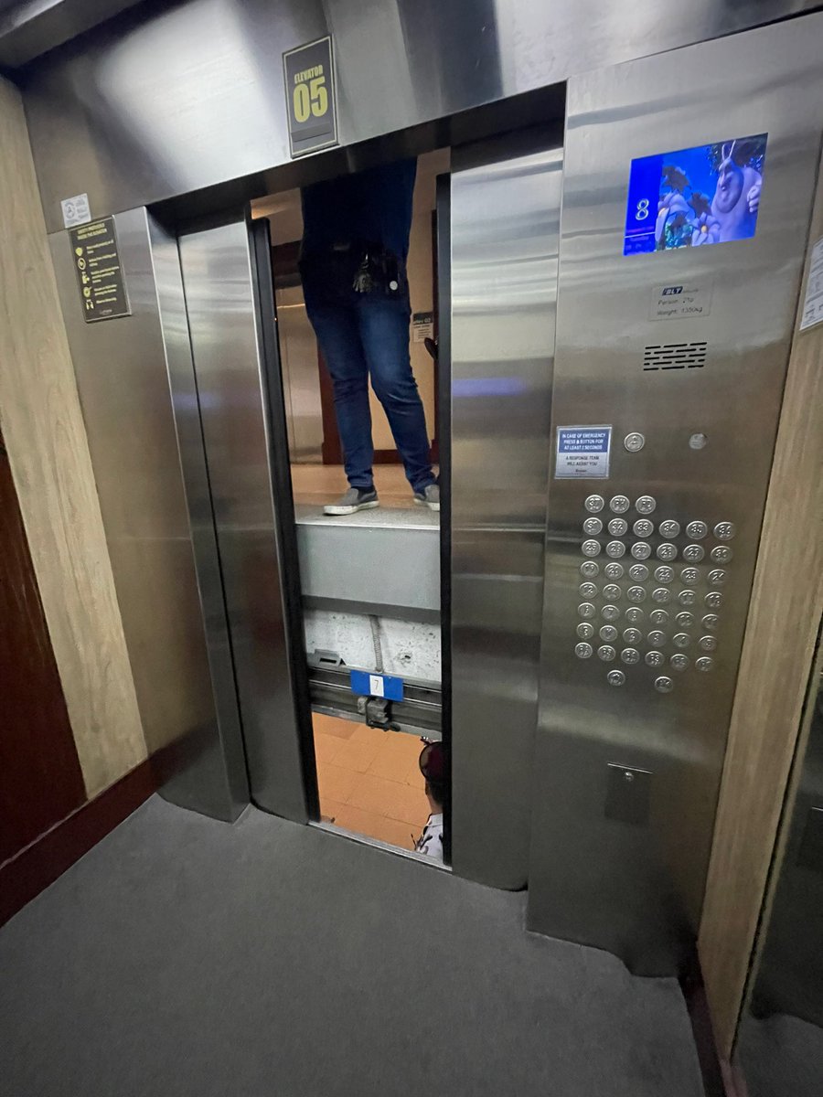 YaBoiJekko's tweet photo. Akala ko katapusan ko na!! Hahaha! SKL, early this morning I was stuck in an elevator for more than 1 HR. The cabin was going a bit unusually fast then nagsudden stop like it crashed onto something. I only see this in movies and I know same tayo ng iniisip what’s next. Lol https://t.co/sQ4aOl4FkK