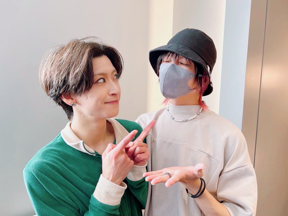 エーステ本日2公演
ご来場ありがとうございました🌻

今日は大介が来てくれてテンがアゲで心がホカでした。嬉しかった。
大介ありがとうーーー▲