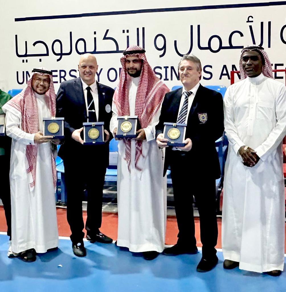 saudi_aikido's tweet photo. نيابة عن رئيس 
#اللجنة_السعودية_للايكيدو
حضر المدير التنفيذي الأستاذ أنور عطاالله 
حفل ختام بطولة الاتحاد السعودي للملاكمة والركل 🥊 والتي اقيمت في محافظة جدة  بجامعة الأعمال والتكنولوجيا . https://t.co/x5CQc1i7mh