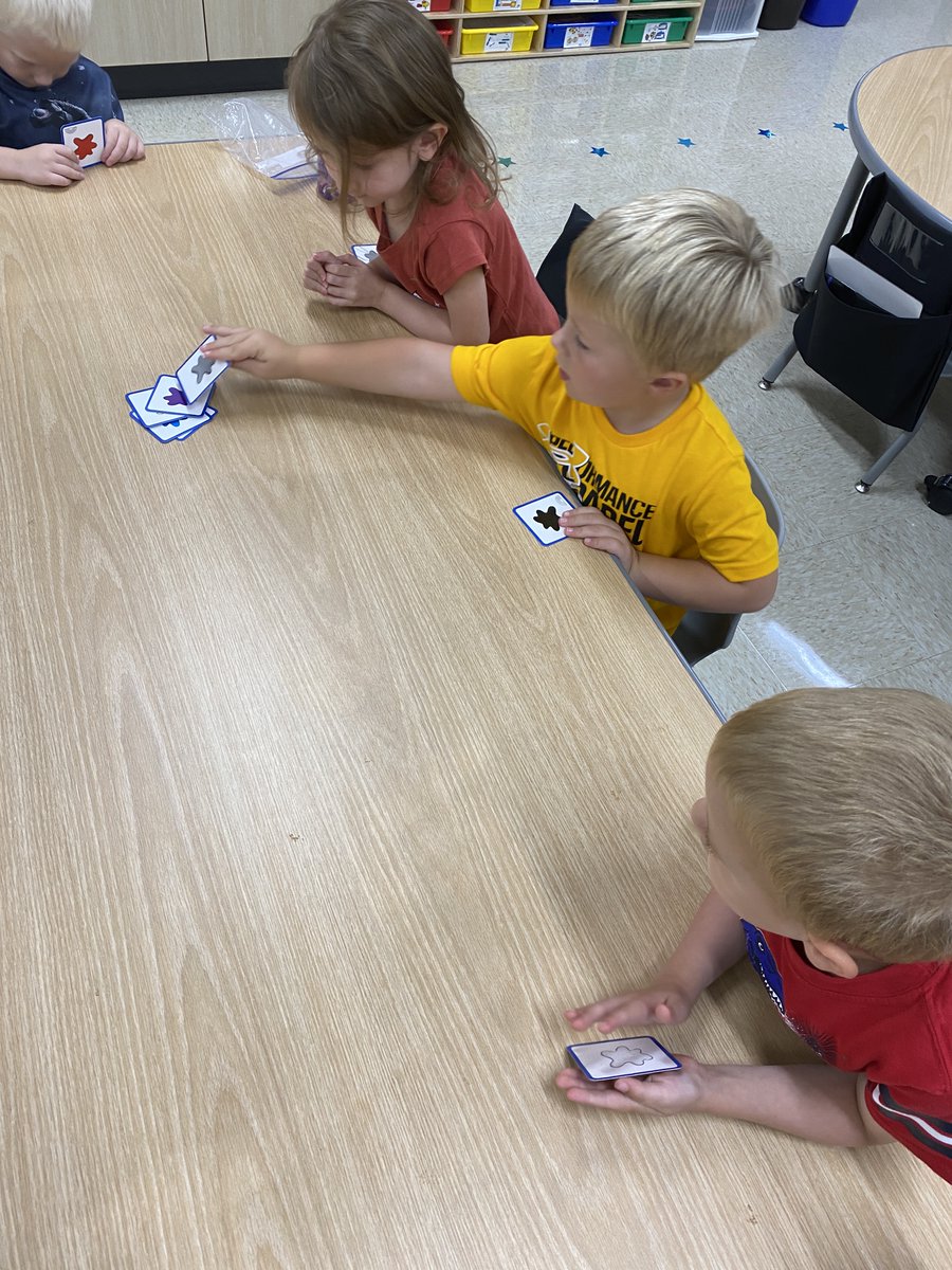 Tools_PreKTeach's tweet image. Playing &quot;I Have, Who Has&quot; colors. 
#rainbowsideup #teachingcolors #memorypractice #fluencypractice #preschool #prek #teaching