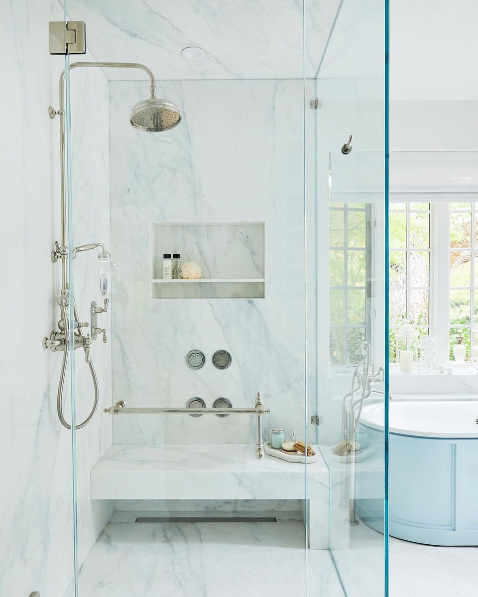 This simply stunning steam shower design by @completedesignbyeg features elegant hardware, a spacious walk-in glass shower enclosure and the wellness factor of steam for a luxurious at-home oasis. 

mrsteam.com/plan-your-proj…

#WeAreSteam #MrSteam
