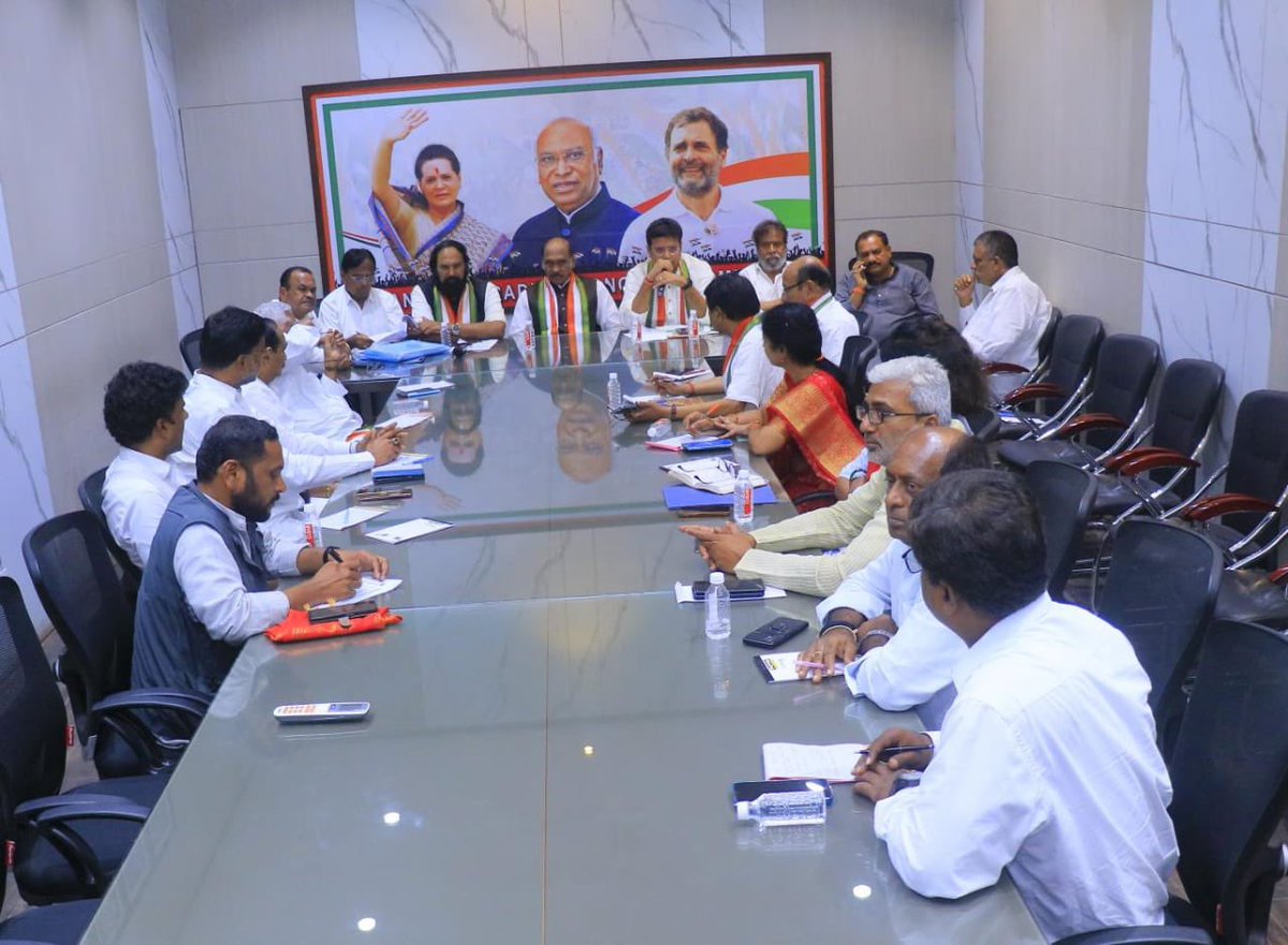 Manikrao_INC's tweet image. Attended Manifesto Committee meeting Of Telangana Congress today. 

Committee Chairman Shri. D.Sridhar Babu Ji, Shri. Uttamkumar Reddy Ji, Shri. Poonala Lakshmaiah Ji, Shri. Damodar Rajnarsimha Ji and members were present. 

We discussed the details of guarantees and election