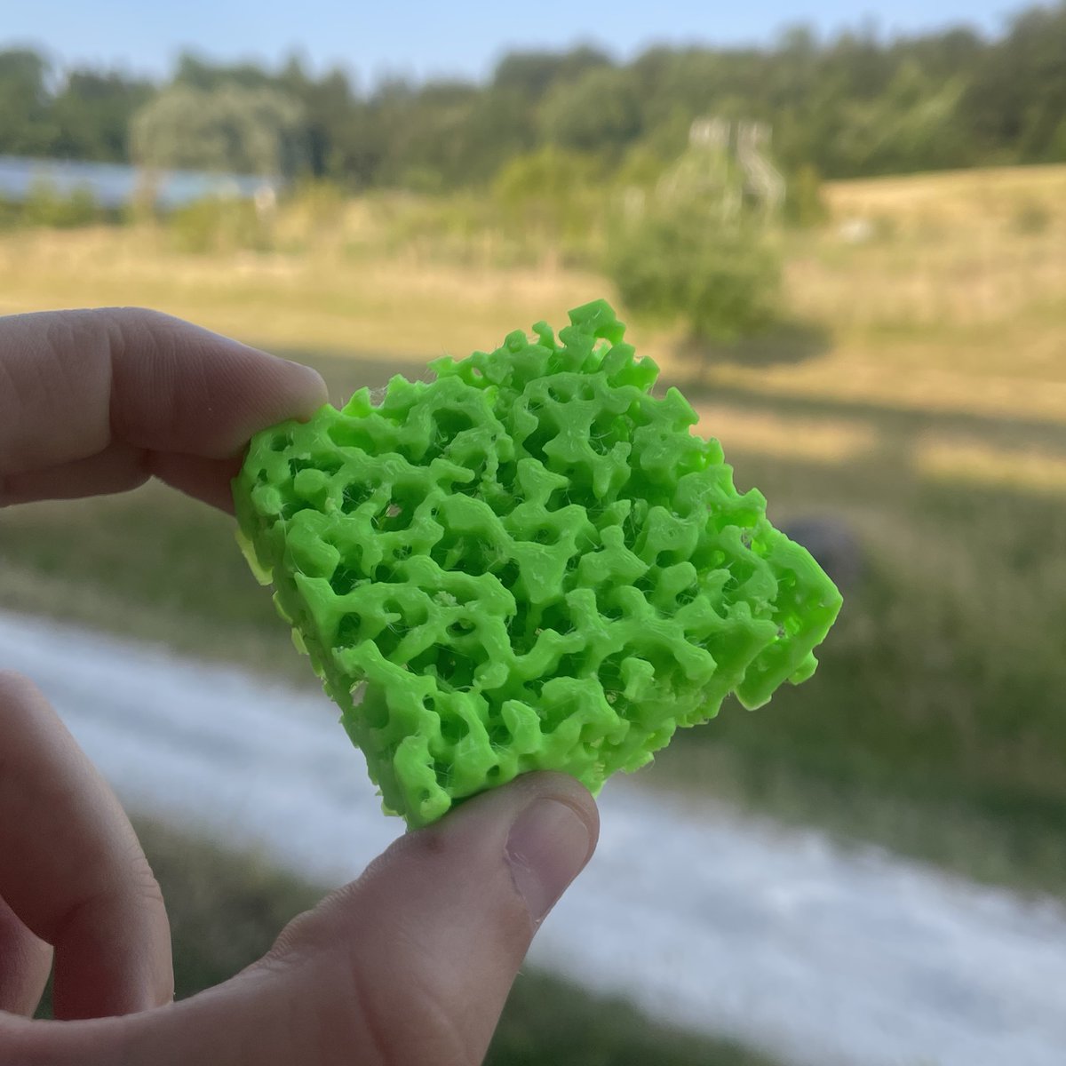 Carla Fernandez-Rico (@carlacolloids) on Twitter photo Always happy to 'macroscopically see' my lab creations! This time Bicontinuous Structures formed in Elastomers 🤩 #3Dprinting #ThanksPierre <a href="/SoftLiv_Cornell/">Laboratory of Soft and Living Materials</a>
arXiv:2304.11419 Always happy to 'macroscopically see' my lab creations! This time Bicontinuous Structures formed in Elastomers 🤩 #3Dprinting #ThanksPierre <a href="/SoftLiv_Cornell/">Laboratory of Soft and Living Materials</a>
arXiv:2304.11419
