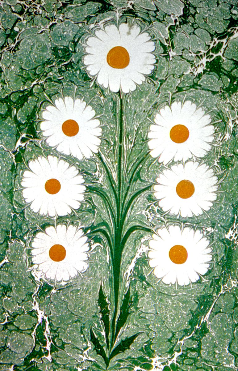 takvimdeogun's tweet image. Takvim sayfaları #12Eylül 1990 Çarşamba günü gösterdiğinde, son devrin tanınmış ebru ve cilt sanatkârı, dinî mûsiki icracısı Mustafa Düzgünman bu dünyaya gözlerini kapadı.

26 yıl Aziz Mahmud Hüdayi Dergahı'nın türbedarlığını da yapan Düzgünman, papatya ebrusunun da mücididir.