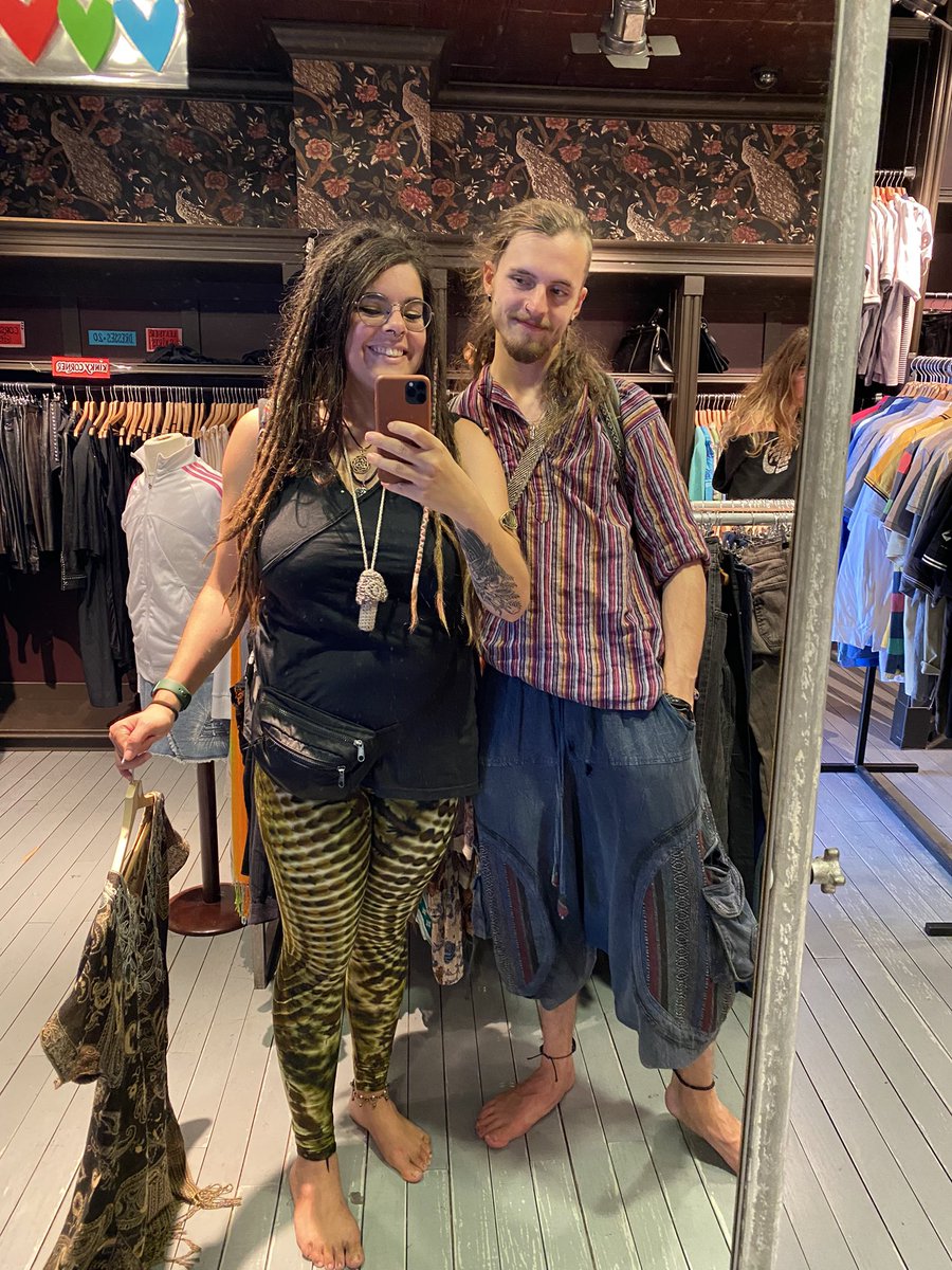 Thrifting with my sweet- first ever and for now- healthy boyfriend💚