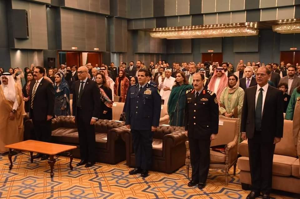A Very Prestigious Defence Day Ceremoney Was Held In Pak Embessy In The Kingdom Of Saudi Arabia, To Pay The Tributes To The Shahudads Of Sept 6, 1965.The Ceremoney Was  Honoured By The Presence Of  CIC Of MICTC Gen.Raheel Sharif🇵🇰💖 And Defence Attachee Of Saudia.