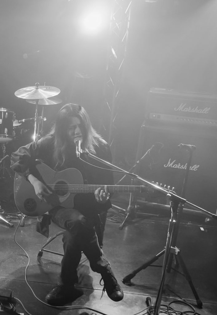 Domini_COASTER's tweet photo. 昨日は、愛すべき仲間主催のイベントにお呼ばれ。
辛いこと苦しいことはいつだってあると思う。
生きてりゃ��望もするけど、その絶望なしに生きてることへの愛は生まれないようなそんな気がした一日。
たくさんの出会いがあって、続けててよかったと思えた。
どうもありがとう。また会おうね。 https://t.co/BmBpERy9sD
