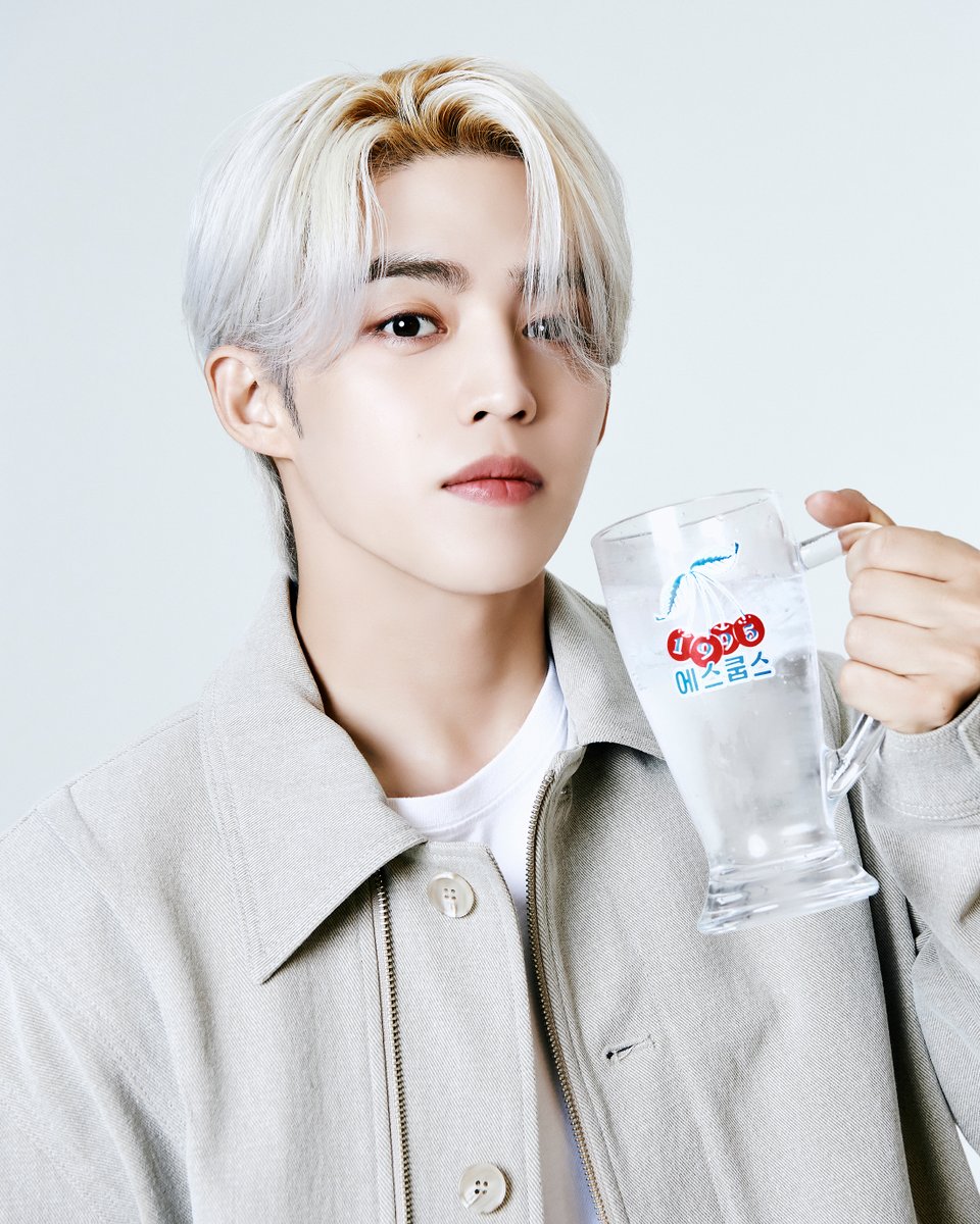HYBE_MERCH's tweet photo. Artist-Made Collection by SEVENTEEN Season 1.
Photo Shoot - S.COUPS

에스쿱스의 도미노 술잔 세트, B.A.R 우산을 위버스샵에서 만나보세요.

👀 상품 보러가기 https://t.co/SVdw9AlQdY 
📆 판매 오픈 2023. 09. 13. 6PM (KST)
📍 @weverseshop

#SCOUPS #에스쿱스
#bySCOUPS #bySEVENTEEN https://t.co/KuafsvaFeS
