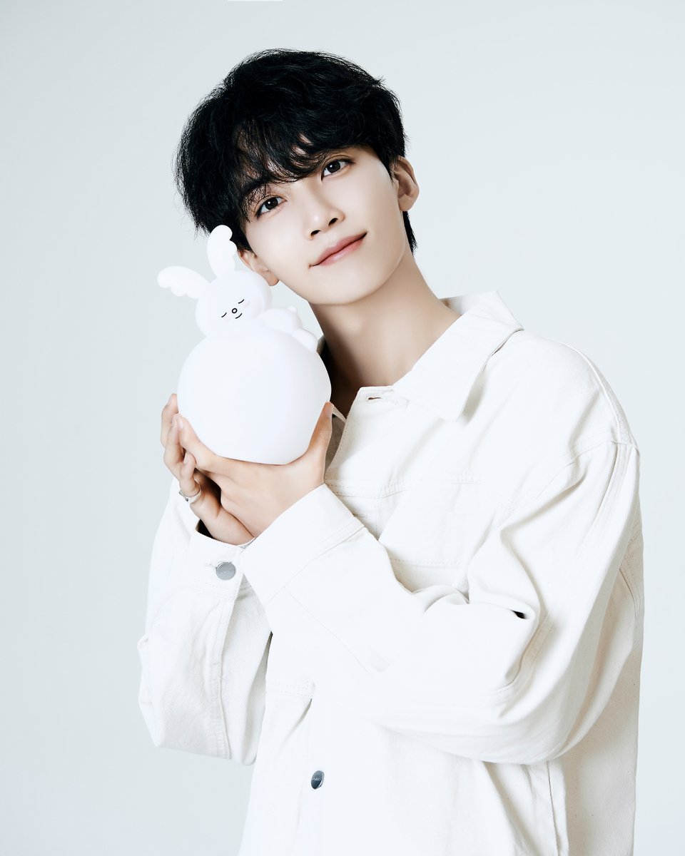 Artist-Made Collection by SEVENTEEN Season 1.
Photo Shoot - JEONGHAN

정한의 쫑토람 인형 &amp; 담요, 무드등을 위버스샵에서 만나보세요.

👀 상품 보러가기 campaigns.weverseshop.io/by_SVT_Season1 
📆 판매 오픈 2023. 09. 13. 6PM (KST)
📍 <a href="/weverseshop/">Weverse Shop</a>

#JEONGHAN #정한
#byJEONGHAN #bySEVENTEEN