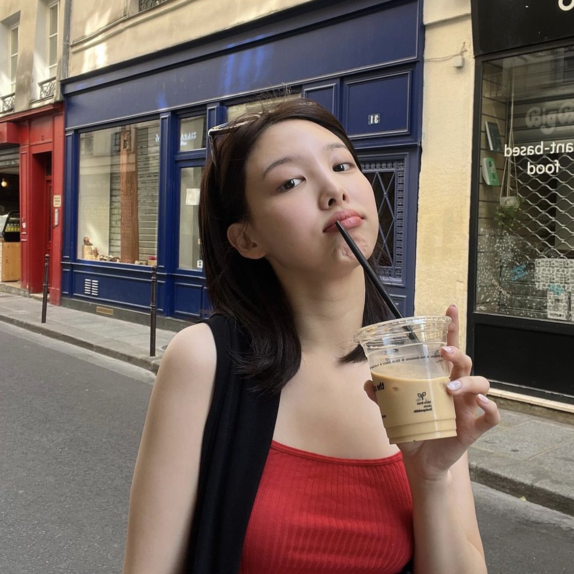 nayeon tweet media