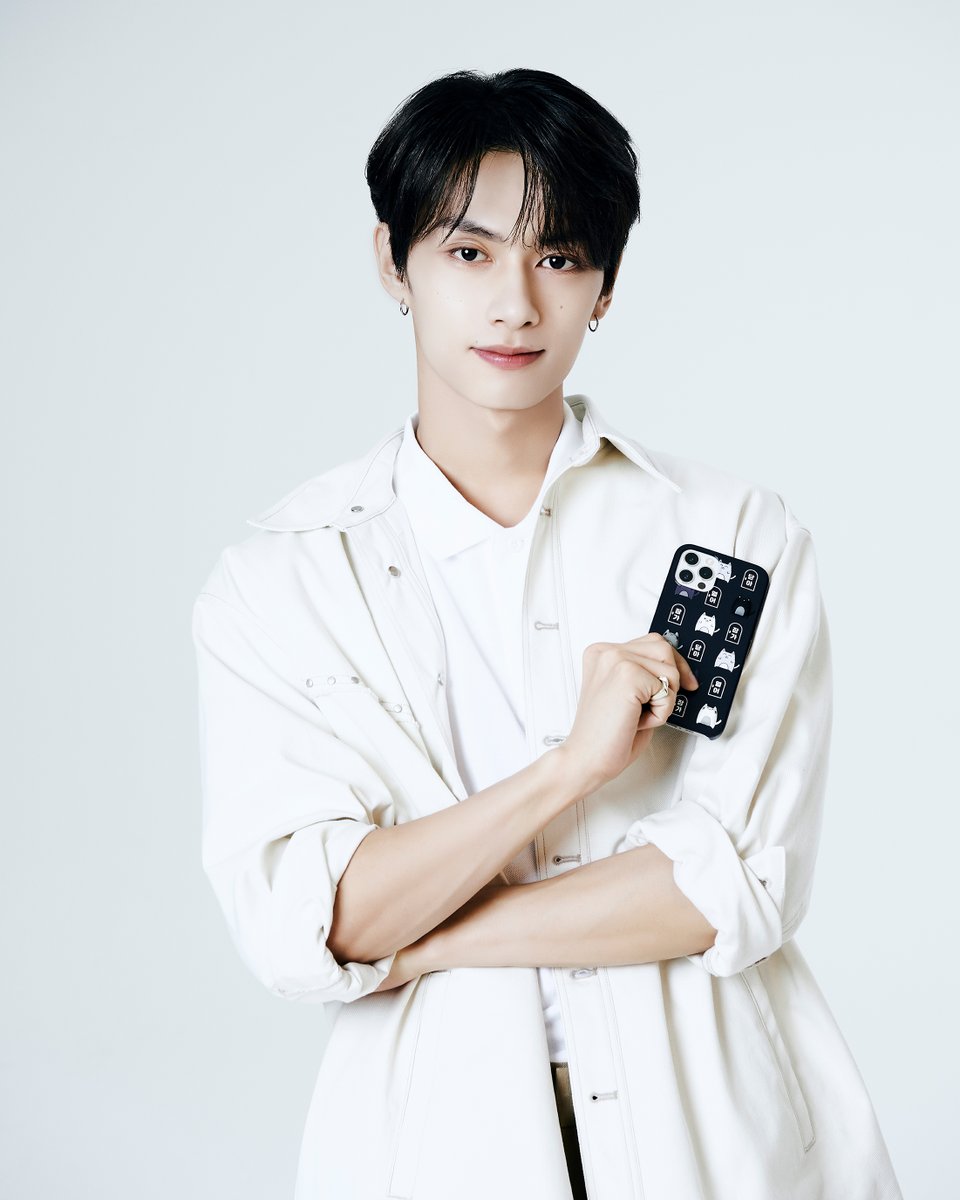 Artist-Made Collection by SEVENTEEN Season 1.
Photo Shoot - JUN

준의 O.C.L 인형 키링 세트, 폰케이스 세트를 위버스샵에서 만나보세요.

👀 상품 보러가기 campaigns.weverseshop.io/by_SVT_Season1 
📆 판매 오픈 2023. 09. 13. 6PM (KST)
📍 <a href="/weverseshop/">Weverse Shop</a>

#JUN #준
#byJUN #bySEVENTEEN