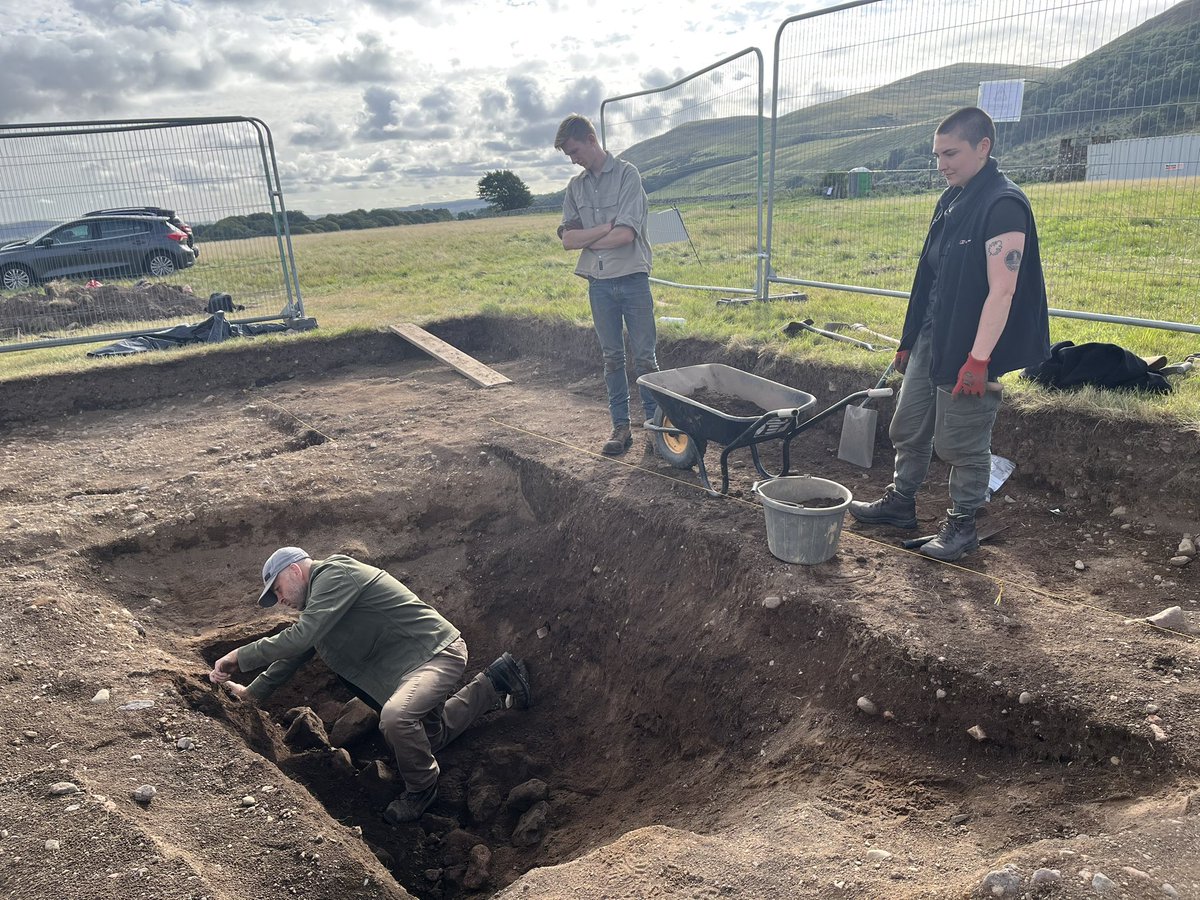 Sarah Semple (@archaeogardener) on Twitter photo Exploration continues #Yep23 day 11 - bottoming out the outer palisade enclosure! <a href="/AdGefrin/">Ad Gefrin</a> <a href="/GefrinTrust/">The Gefrin Trust</a> @archaeoBuchanan <a href="/ArcDurham/">Durham Archaeology</a> Exploration continues #Yep23 day 11 - bottoming out the outer palisade enclosure! <a href="/AdGefrin/">Ad Gefrin</a> <a href="/GefrinTrust/">The Gefrin Trust</a> @archaeoBuchanan <a href="/ArcDurham/">Durham Archaeology</a>
