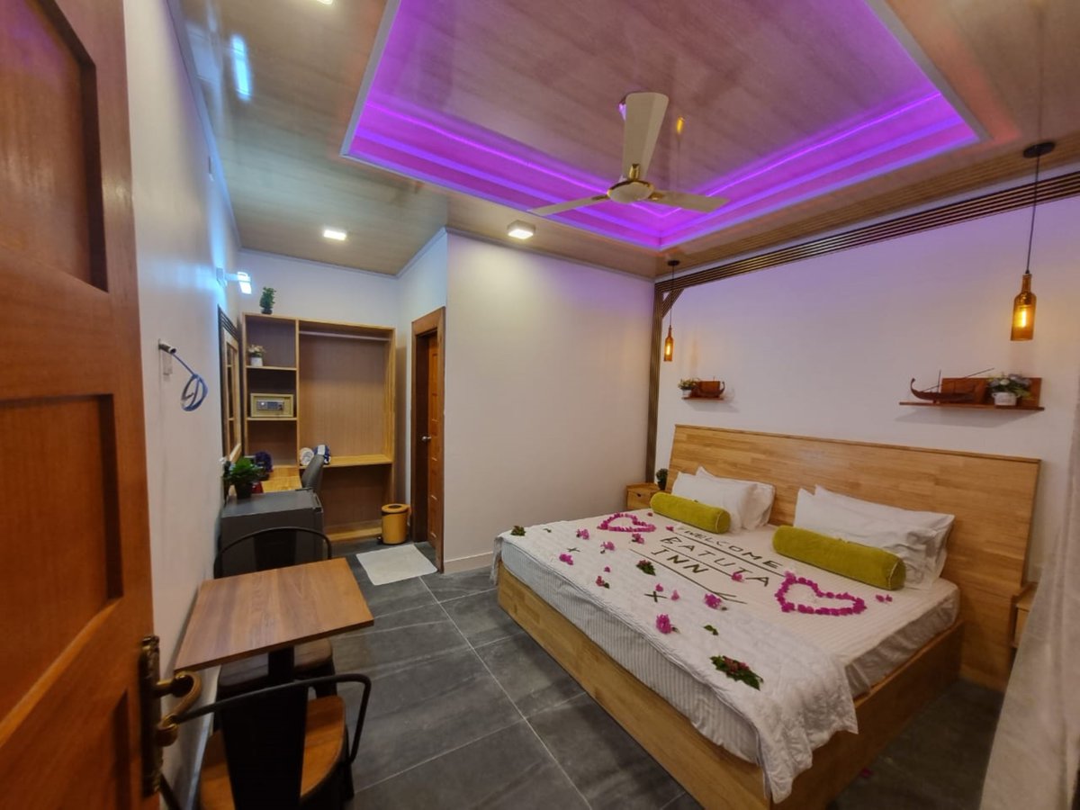 BatutaSurf's tweet photo. BATUTA MALDIVES INN - LUXURY STAY IN AFFORDABLE PRICE #batutamaldives #thulusdhoo #maldives #thulusdhooisland #maldivestravel #maldivesbeach #MALDIVES2023 #maldiveshotels #thulusdhoohotel #maldivesholidays #maldiveshoneymoonpackages #hotelroom #holidays #maldivestour https://t.co/oyWCZQwyRQ