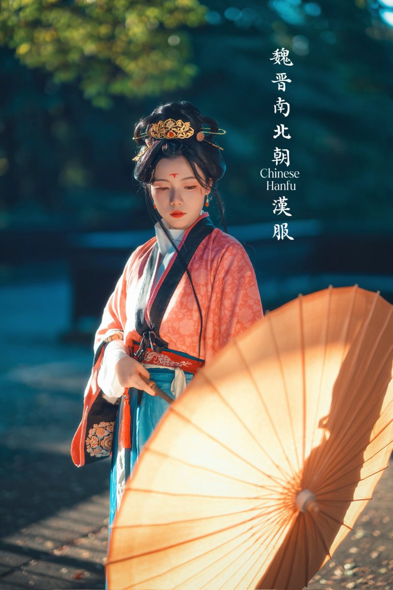 zjjhpazxy's tweet photo. 前天 #チャイナフェスティバル
做了一下 #魏晋南北朝 （AD220-589） 时期的复原造型🥲😭
十字髻真的挺难做的🥲✨很加油了
#漢服 #Hanfu #chinese #History #clothes #culture #复原 #restore #歴史 #復元 #中国　#中華　#服　　#代々木 #写真で伝える私の世界 #写真好きな人と繋がりたい #伝統　#China https://t.co/SlQ64Jye2E