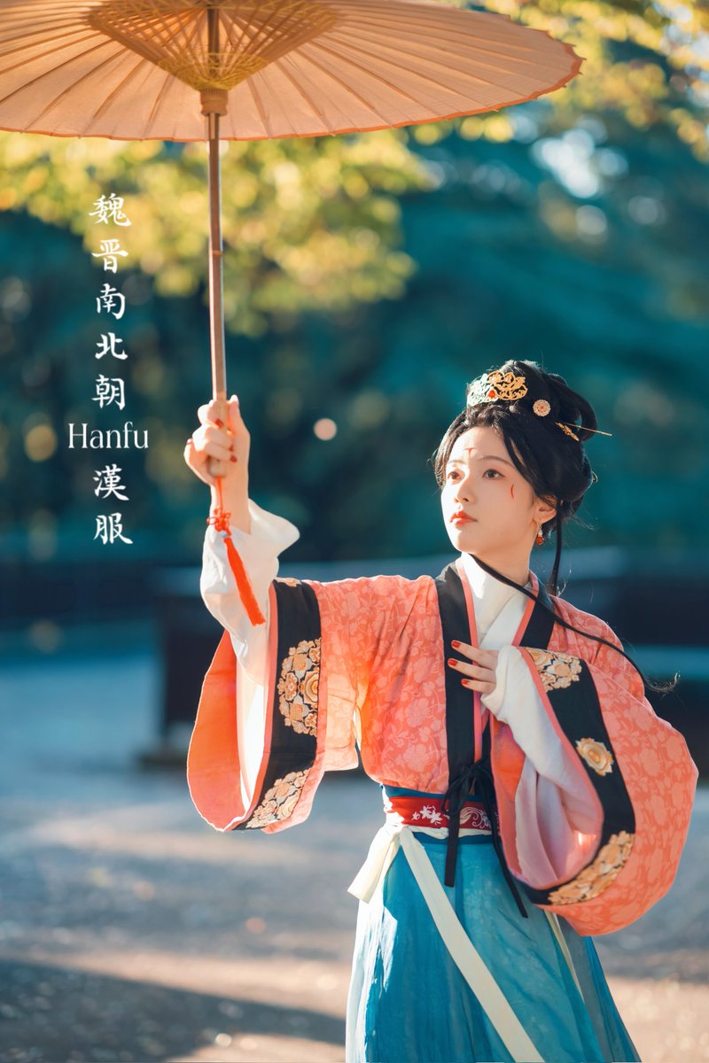 zjjhpazxy's tweet photo. 前天 #チャイナフェスティバル
做了一下 #魏晋南北朝 （AD220-589） 时期的复原造型🥲😭
十字髻真的挺难做的🥲✨很加油了
#漢服 #Hanfu #chinese #History #clothes #culture #复原 #restore #歴史 #復元 #中国　#中華　#服　　#代々木 #写真で伝える私の世界 #写真好きな人と繋がりたい #伝統　#China https://t.co/SlQ64Jye2E