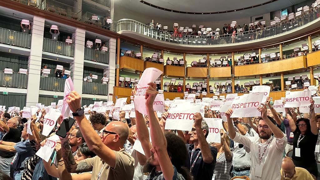 CGIL Nazionale (@cgilnazionale) on Twitter photo 🟥 Chiediamo rispetto per il lavoro!
Al via a #Bologna, l’Assemblea nazionale della #Cgil sulla #contrattazione
👉 Diretta su <a href="/collettiva_news/">Collettiva</a> 🟥 Chiediamo rispetto per il lavoro!
Al via a #Bologna, l’Assemblea nazionale della #Cgil sulla #contrattazione
👉 Diretta su <a href="/collettiva_news/">Collettiva</a>