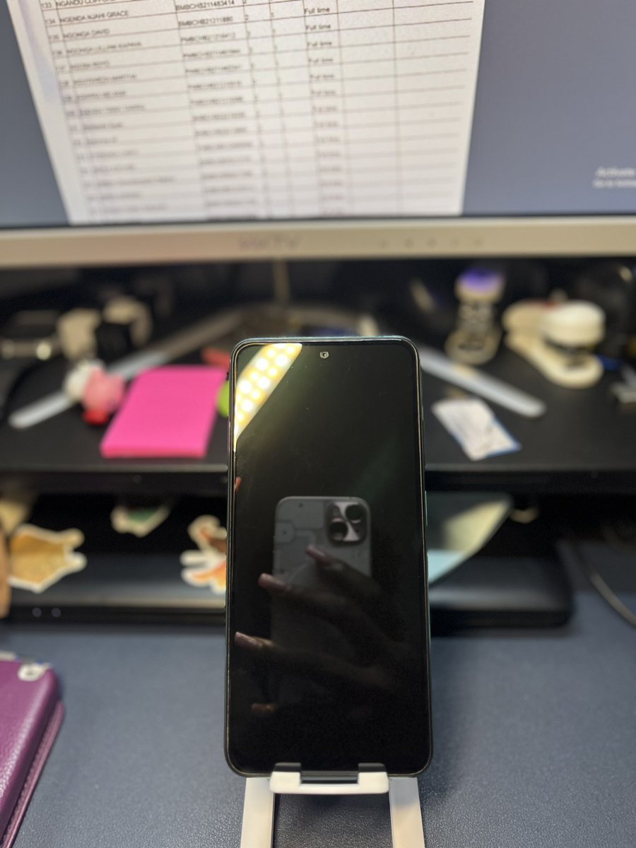 EllieNjobvu's tweet photo. Selling this Xiaomi Redmi note 10 128gb very neat and it’s going at K3900 negotiable. It comes with free phone cases. https://t.co/Gp25ryX7je