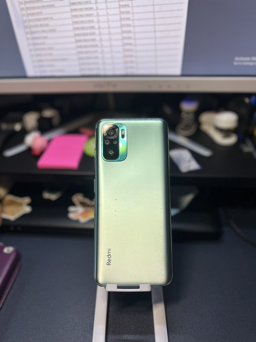 EllieNjobvu's tweet photo. Selling this Xiaomi Redmi note 10 128gb very neat and it’s going at K3900 negotiable. It comes with free phone cases. https://t.co/Gp25ryX7je