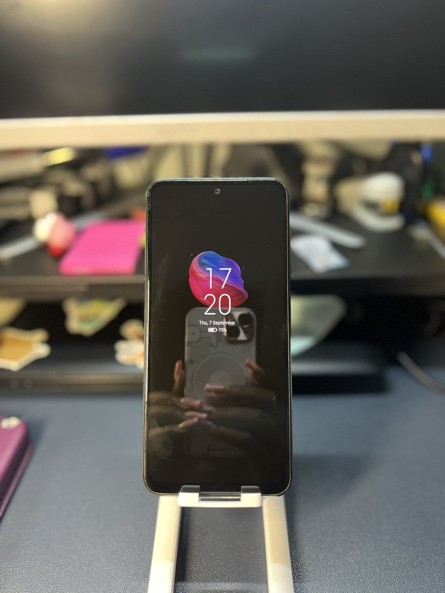 EllieNjobvu's tweet photo. Selling this Xiaomi Redmi note 10 128gb very neat and it’s going at K3900 negotiable. It comes with free phone cases. https://t.co/Gp25ryX7je