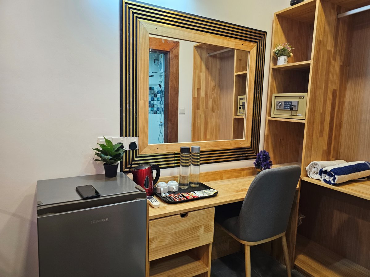 BatutaSurf's tweet photo. BATUTA MALDIVES INN - LUXURY STAY IN AFFORDABLE PRICE #batutamaldives #thulusdhoo #maldives #thulusdhooisland #maldivestravel #maldivesbeach #MALDIVES2023 #maldiveshotels #thulusdhoohotel #maldivesholidays #maldiveshoneymoonpackages #hotelroom #holidays #maldivestour https://t.co/POrsd4NkkU