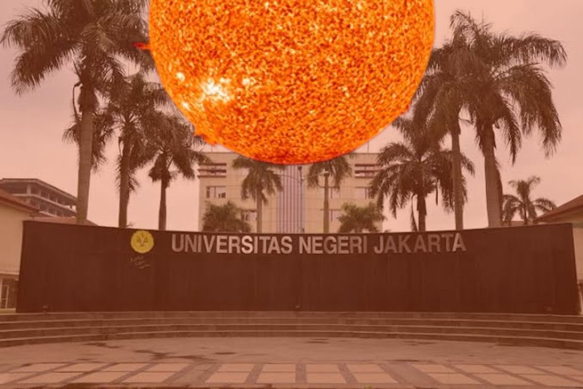 unjsecret's tweet photo. From : kepanasan
To : anak UNJ

Pov : ketika UNJ menjadi Pusat Tata Surya

PANASNYA GAK KETULUNGAN!!!
Mana banyak mobil yang bikin panasnya terpantul-pantul 🙂 https://t.co/14E2QoAJ2H