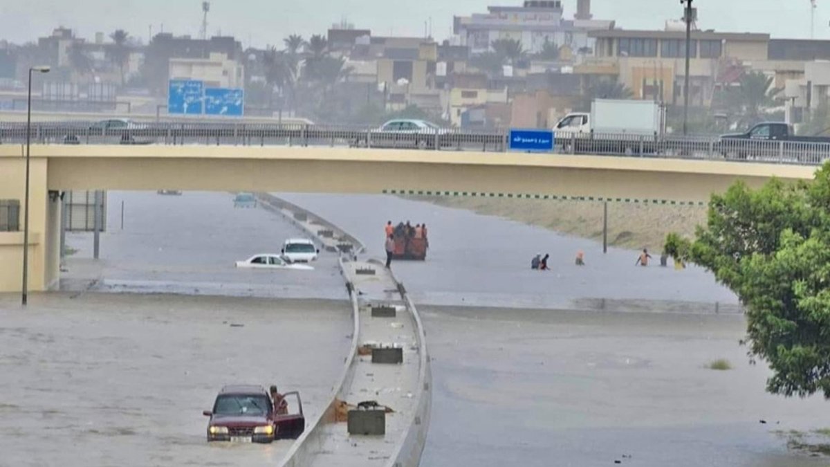 Libya’daki sel felaketinden dolayı hayatını kaybedenlere Allah’tan rahmet, yaralılara acil şifalar diliyorum.
#LibyaFloods 
🇹🇷🇱🇾