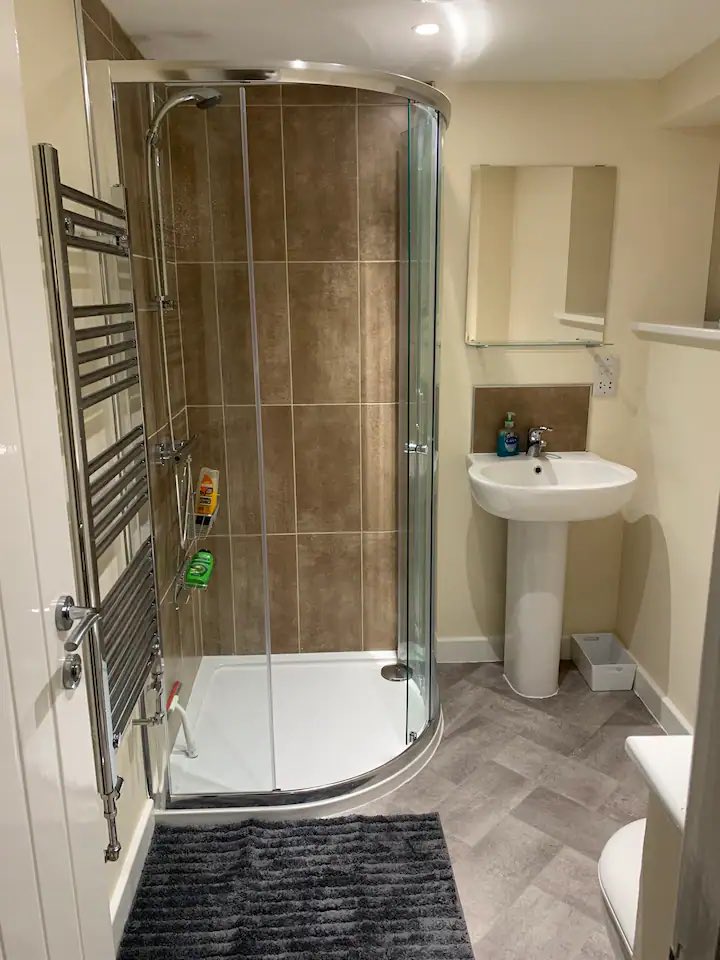 LBSDerby's tweet photo. We recently completed the refurbished of the old wool store at the historic John Smedley site in Matlock.

The former store has been turned into three 3 storey townhouses.

Each house has two off road parking spaces and an outside area looking over the Derbyshire countryside https://t.co/8ioutwBIIk