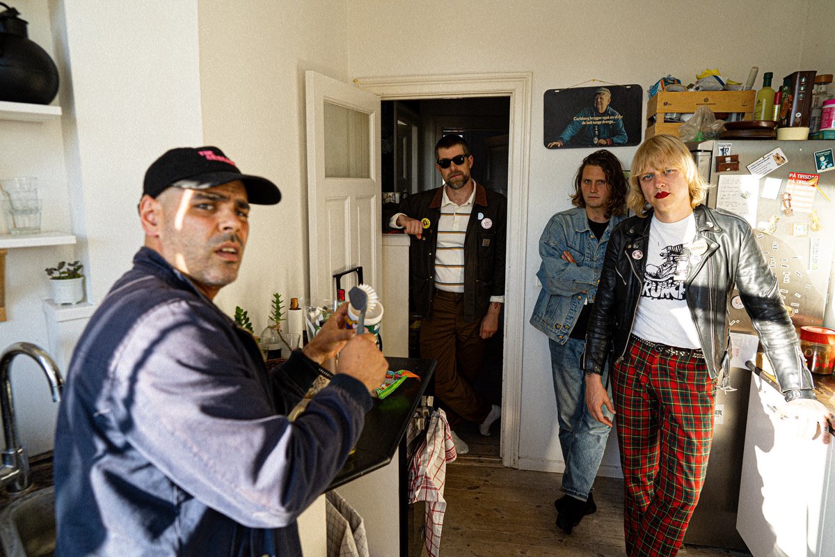 specialistsub's tweet photo. CLEANING UP WITH BIG MESS! New album from Copenhagen punks coming 17th November. Check out two tracks ‘Future Legend’ &amp; ‘Telephone’ and pre-order the LP now: https://t.co/fuAqxHxQ8l https://t.co/bXZFubpSO7