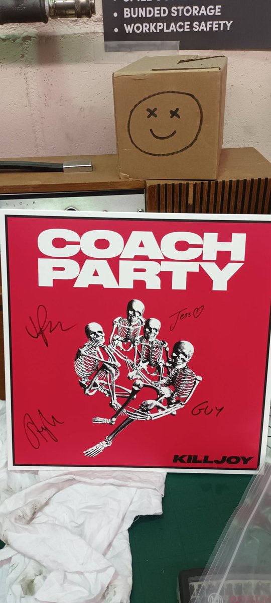 Dpolly1978's tweet photo. @wearecoachparty very happy.
I got a random ask to see you guys at the Horn in St.Albans and am now on board the coach party. Great album. 👍 https://t.co/LoD5m7hAdi