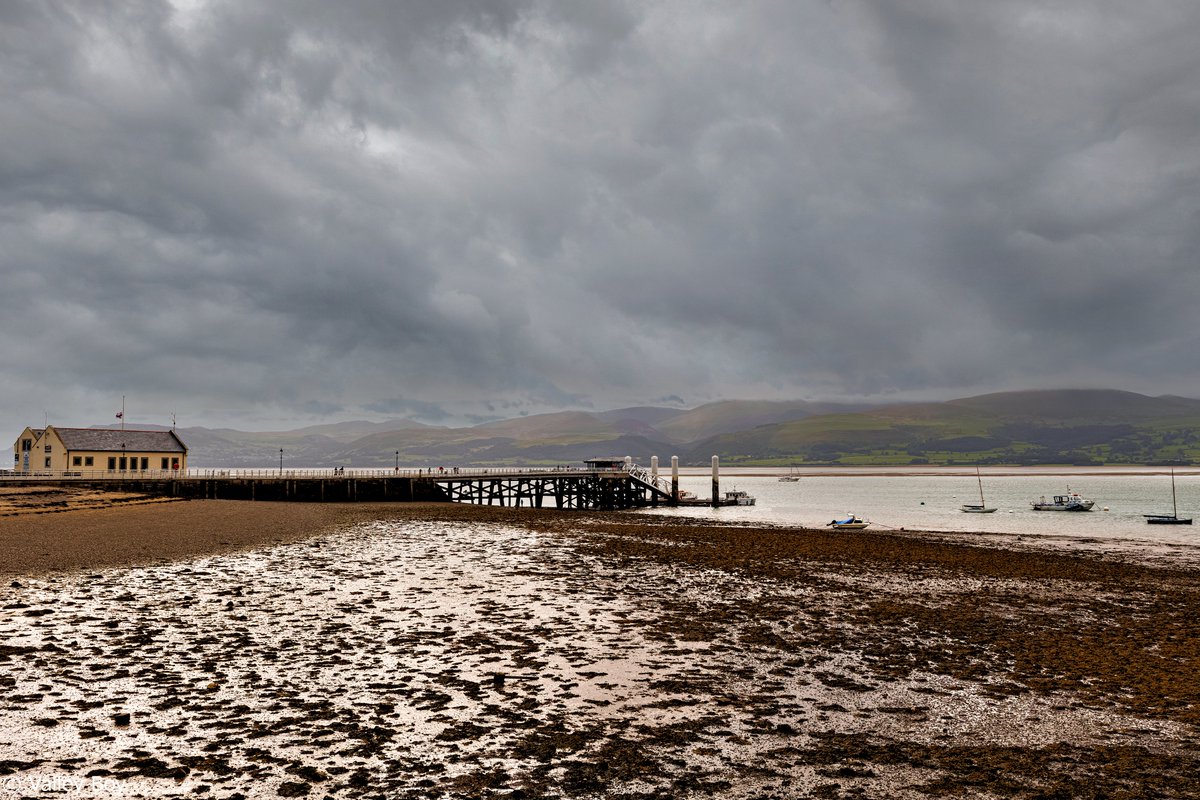 Maybe not the best morning weather-wise, but worth it to capture Ynys Môn's Beaumaris Pier in profile. @Ruth_ITV @AngleseyScMedia @ItsYourWales @NWalesSocial @northwaleslive @OurWelshLife @northwalescom @AllThingsCymru #YnysMôn #Anglesey #Biwmaris #Beaumaris #PierProfile #Wales