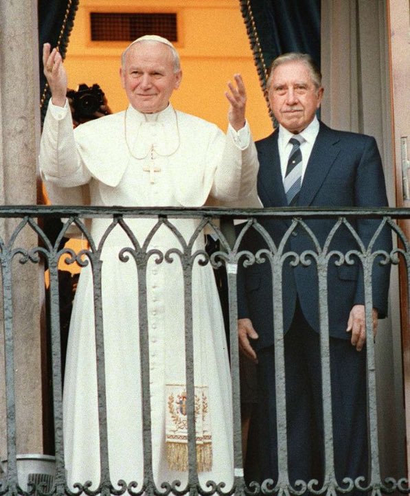 '... Dittatura e religione, fanno l'orgia sul balcone...'
#SantiagodelCile
#Giovannipaololl
#santosubito...,🤢🤢🤮🤮🤮🤮🤮🤮