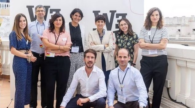 gzumeta's tweet photo. ✔️Nace #WePod, el proyecto europeo liderado por @PRISA Audio que creará 24 podcasts transfronterizos
▶️9 socios de 7 países trabajarán en la producción de contenidos en varios idiomas
👉@mjesusespinosa: "Queremos crear un relato sonoro europeo"
🔴https://t.co/Uet4ZHUaB6 https://t.co/X9uwlmVone