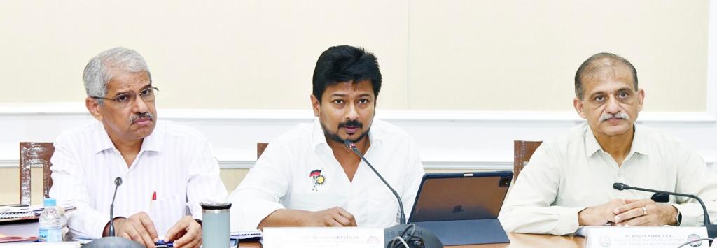 Udhaystalin's tweet photo. தமிழ்நாடு விளையாட்டு மேம்பாட்டு ஆணையத்தின் 45-ஆவது செயற்குழுக்கூட்டம் தலைமைச் செயலகத்தில் இன்று நடைபெற்றது. 

இக்கூட்டத்தில், தமிழ்நாடு அரசு தலைமைச் செயலாளர் திரு.@SDMeena_IAS, இளைஞர் நலன் & விளையாட்டு மேம்பாட்டுத்துறையின் அரசு கூடுதல் தலைமைச் செயலாளர் திரு. @Atulyamisraias, @SportsTN_ உறுப்பினர் செயலர் திரு.#MeghanathaReddyIAS, உயர் அதிகாரிகள் - அலுவலர்கள் மற்றும் ஆணையத்தின் நிர்வாகிகளுடன் கலந்து கொண்டோம். 

இந்திய விளையாட்டுத்துறையின் முகமாக தமிழ்நாட்டை உருவாக்கும் வகையில், துறை ரீதியாக எடுக்க வேண்டிய புதிய நடவடிக்கைகள், நிர்வாகம் தொடர்பான முக்கிய முடிவுகள் குறித்து இந்த செயற்குழுக் கூட்டத்தில் கலந்தாலோசித்தோம்.