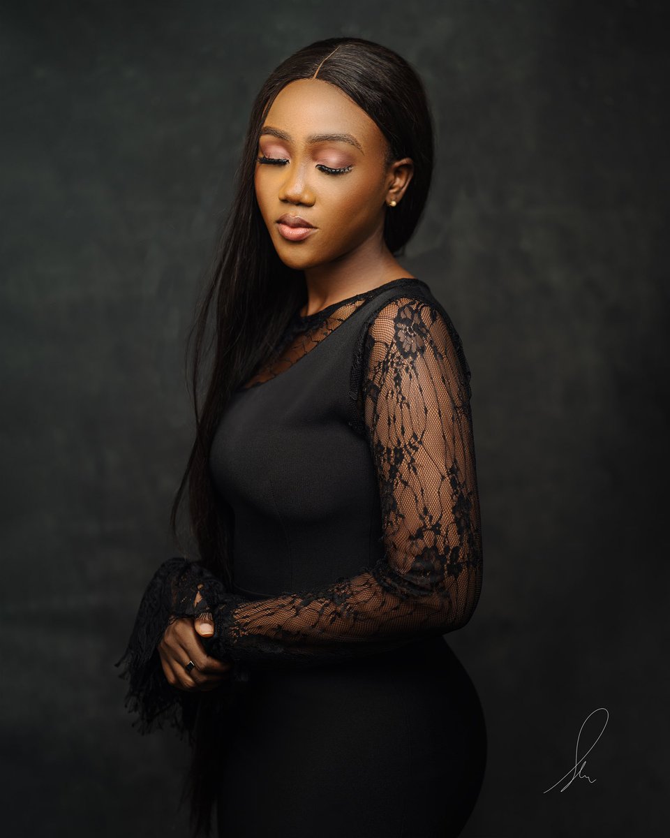 ElvisOkhifo's tweet photo. My wife is the recapitulation and quintessence of beauty and virtue ♥️

She’s modest, noble, loves God in deed and devotion, blameless in character, constantly growing, hard working, chasing God’s dreams and pursuing her career excellently.

Super honored to do life with you. And I get to document this beauty till eternity 📸 ..

God, thanks ✨