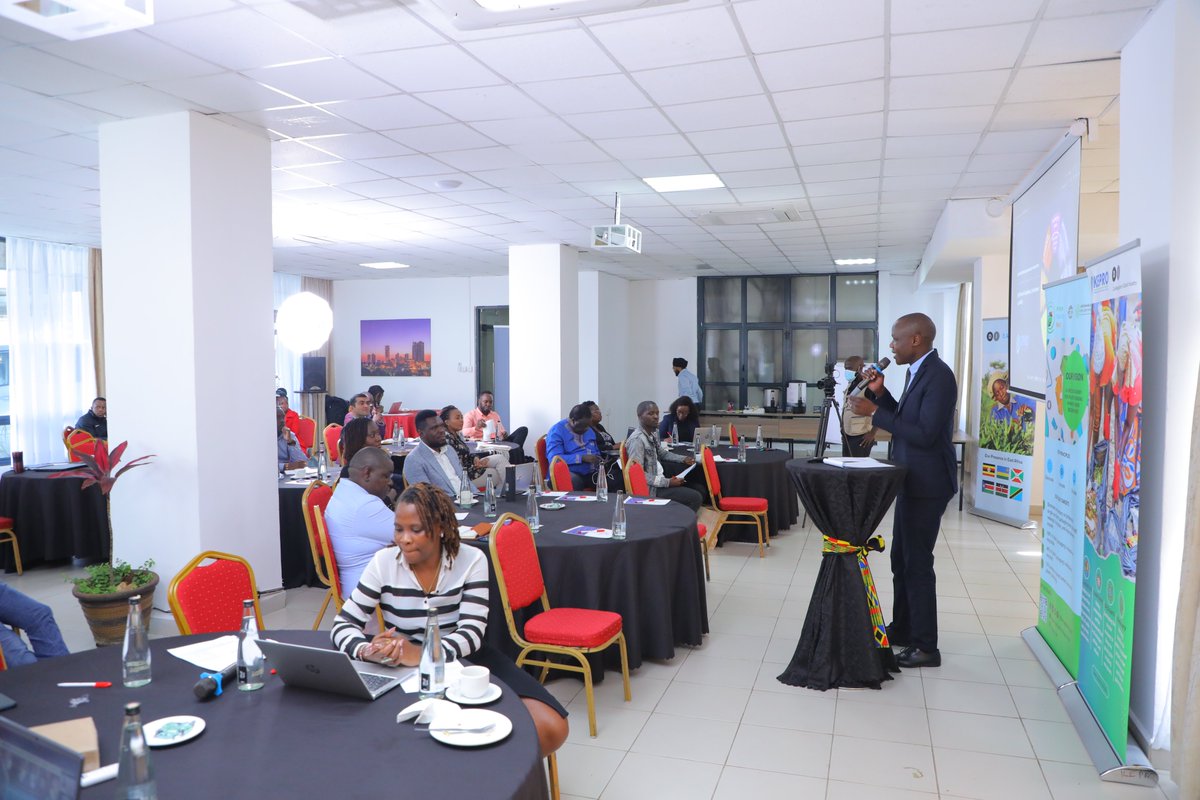 JOSEPHINEWAWIRA's tweet photo. Delighted to be hosting the @KPlasticspact and @kepro_ke Workshop on the #KPPDesignGuidelines for Recyclability in Kenya for PET Bottles and HDPE Bottles and Jars. https://t.co/ujLBxTV5Nd