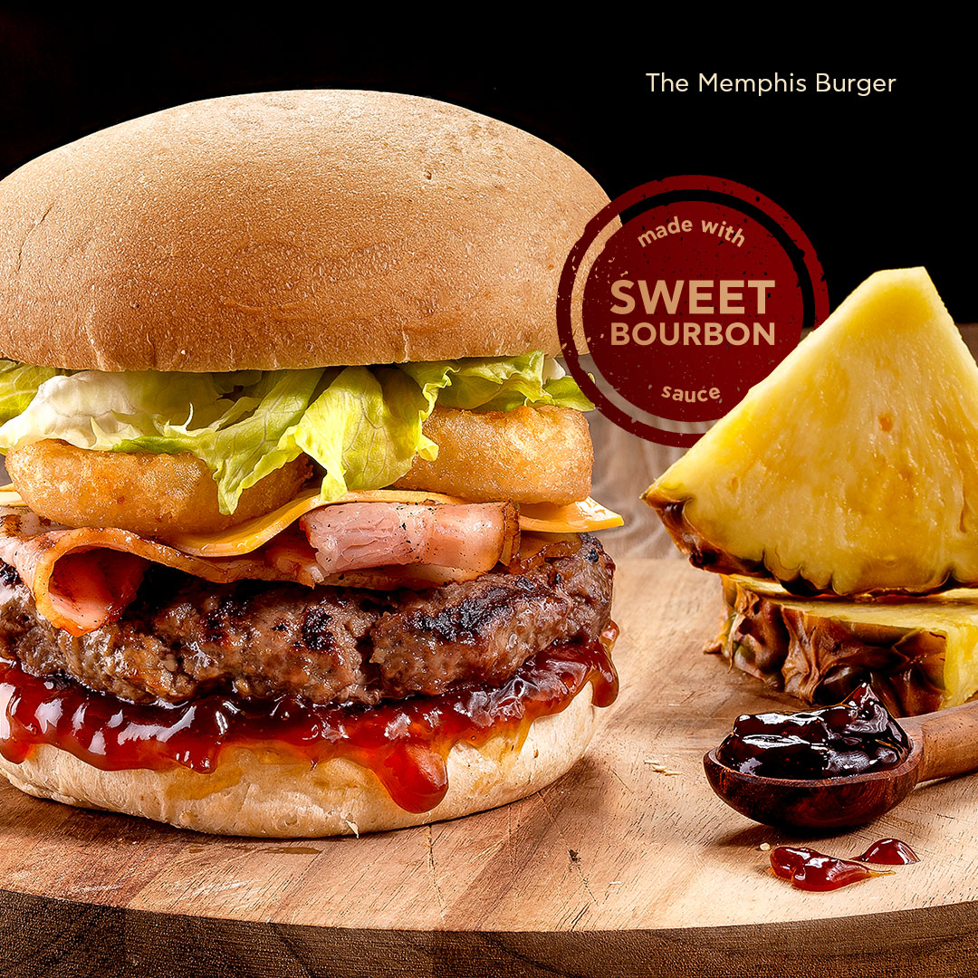 simplyburgers's tweet photo. Τελικά, η Sweet Bourbon σως, από παλαιωμένο bourbon, καραμελωμένα κομμάτια και χυμό ανανά, με καπνιστή επίγευση, κάνει τη διαφορά! 🍍 Παράγγειλε τώρα, το δικό σου Memphis Burger!

#SimplyBurgers #FoodWeLove #Burgers #SimplyTheBest #MemphisBurger #SweetBourbon https://t.co/vZWzQwZPXv
