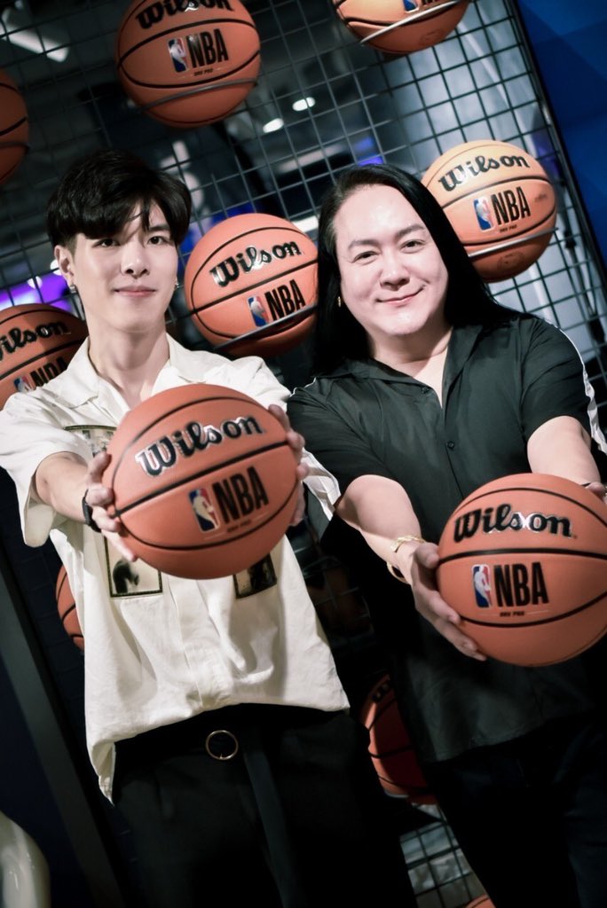 nattawatkorn33's tweet photo. ร้านรองเท้าผ้าใบสุดชิค @footlockerth Foot Locker Thailand
Footlocker 🕶️🕶️🕶️ First shop in Thailand 🇹🇭 at Siam Center Bangkok 👍👍👍👍
#throwback #footlocker #footlockerthailand #footlockerbangkok #siamcenter #bangkok #sneakers #firststore #shopping #welcometobangkok #adidas https://t.co/jQwwhkyGrM