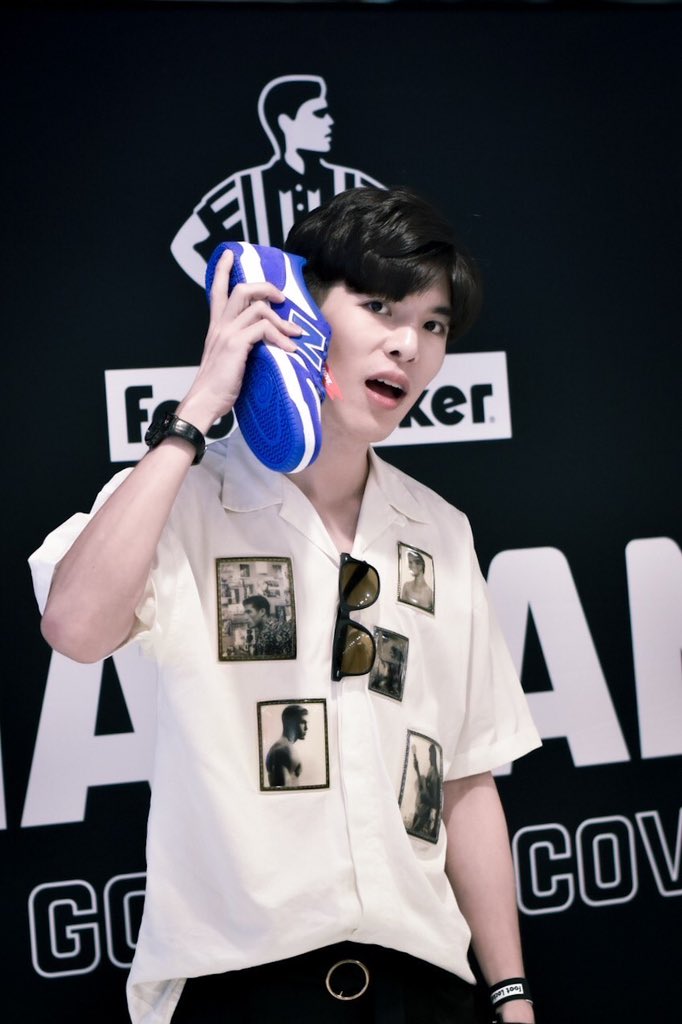 nattawatkorn33's tweet photo. ร้านรองเท้าผ้าใบสุดชิค @footlockerth Foot Locker Thailand
Footlocker 🕶️🕶️🕶️ First shop in Thailand 🇹🇭 at Siam Center Bangkok 👍👍👍👍
#throwback #footlocker #footlockerthailand #footlockerbangkok #siamcenter #bangkok #sneakers #firststore #shopping #welcometobangkok #adidas https://t.co/jQwwhkyGrM