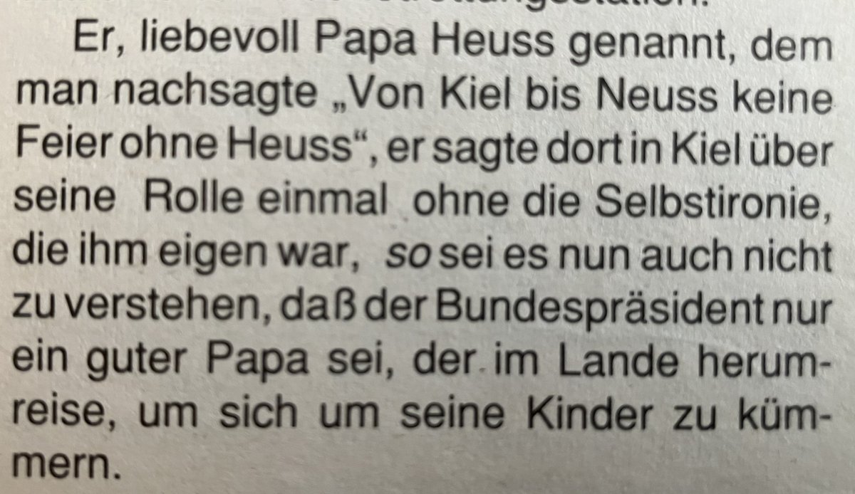 @HeikeSpecht #TheodorHeuss 1955 zur Kieler Woche, 'wo er durch seine Anwesenheit den Glanz seines hohen Amtes über diese Veranstaltung warf, da er mit seiner ehemals schmächtigen Figur bei Amtsantritt dann schon etwas in die Breite gegangen war.'