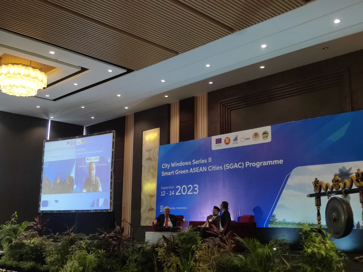 fmdv_org's tweet photo. 🙏 Grateful to have representatives from Sofia 🇧🇬, Treviso 🇮🇹 and Rotterdam 🇳🇱 for peer-to-peer sessions with ASEAN cities. 🇪🇺 #wastemanagement #localdevelopment #smartgreencities

🎯 2nd City Windows Series of the SGAC programme, Banyumas, Indonesia, 12-14 September #ASEANcities https://t.co/pss4KU1SbI