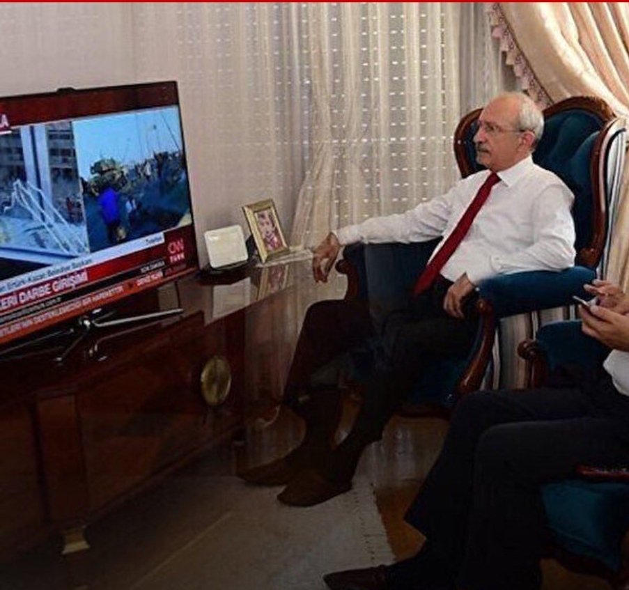 yusufalabarda's tweet photo. Şarka bakmaz garbı bilmez,
Edepten yok payesi.
Bir kızarmaz yüz, 
Bir yaşarmaz göz,
Bütün sermayesi. https://t.co/r1sfWdysNu