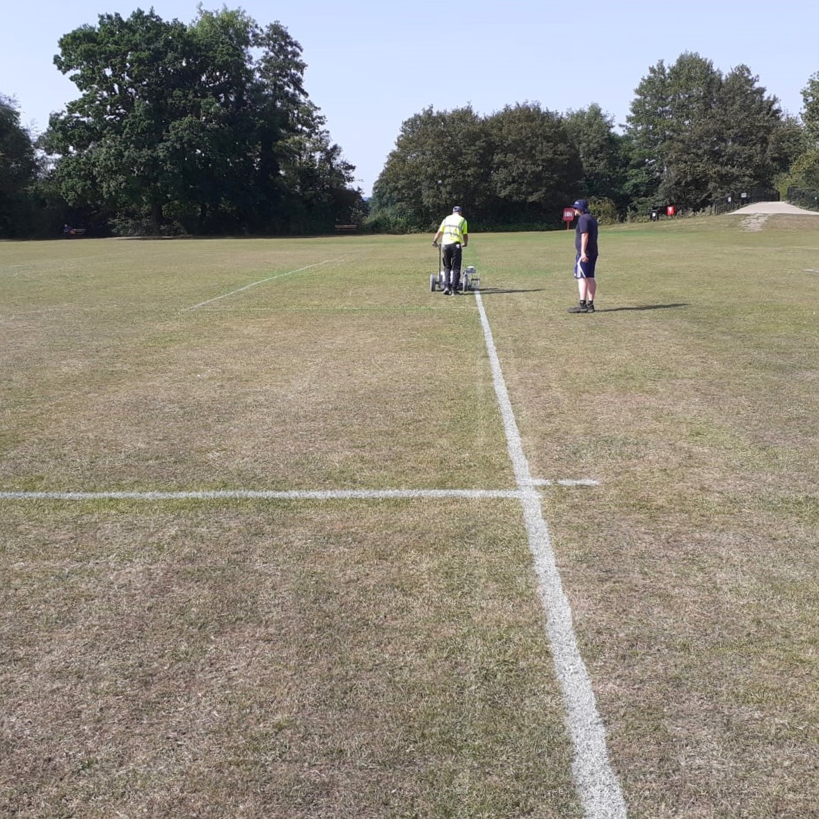 LandscapeLSKent's tweet photo. Last week, some of our ops colleagues took part in a sports field line-marking #trainingevent in #Tonbridge, where they learned how to effectively operate one of our #SWOZI GPS-powered #linemarkers to lay some fantastic lines. 💪

#SportsField #StaffTraining #LandscapeServices https://t.co/mmxf00B6tY