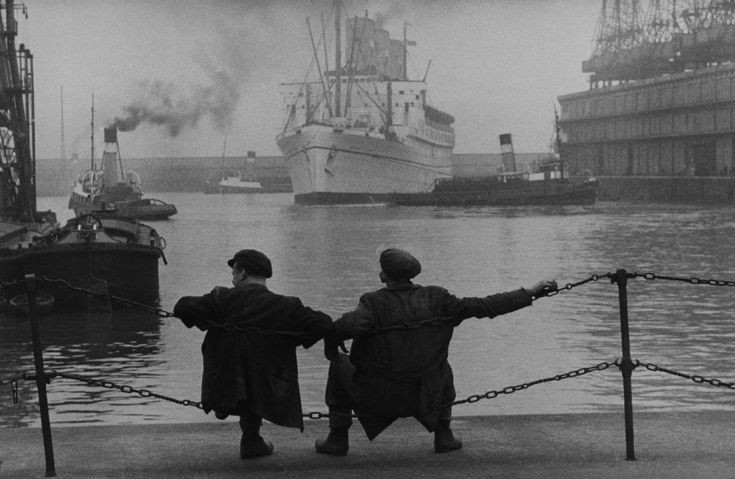 Dockers, Liverpool, 1955

📸Photo by Jean Marquis