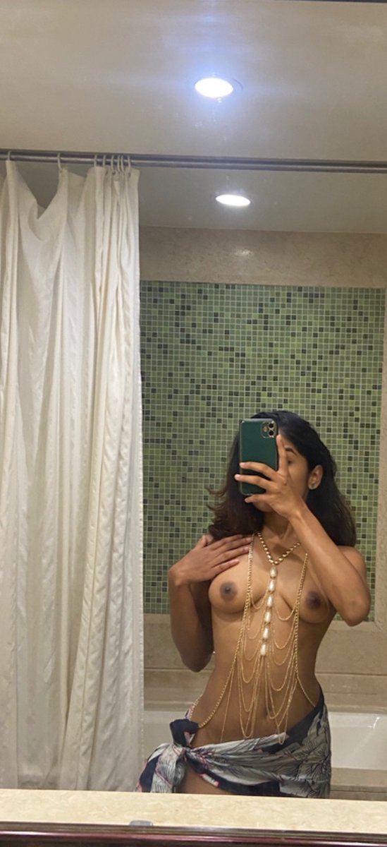 Portraitmodel1's tweet photo. Mirror selfies have my heart🥰 https://t.co/Vcui2uhNnZ