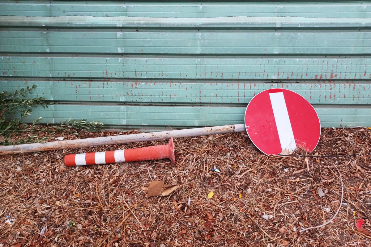 KouratzisStef's tweet photo. Traffic sign
#Nicosia #Cyprus #Kouratzis #streetphotography #art #contemporary #photography #contemporaryphotography https://t.co/4j0mmKi166
