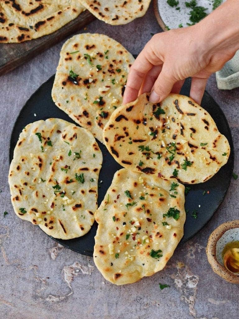 Vegan and Gluten-Free Naan! 😍
This super quick Indian flatbread is also yeast-free and requires just 6 ingredients. 😍
📌Recipe: elavegan.com/vegan-gluten-f…
#Elavegan
#veganrecipe
#glutenfree
#vegannaan