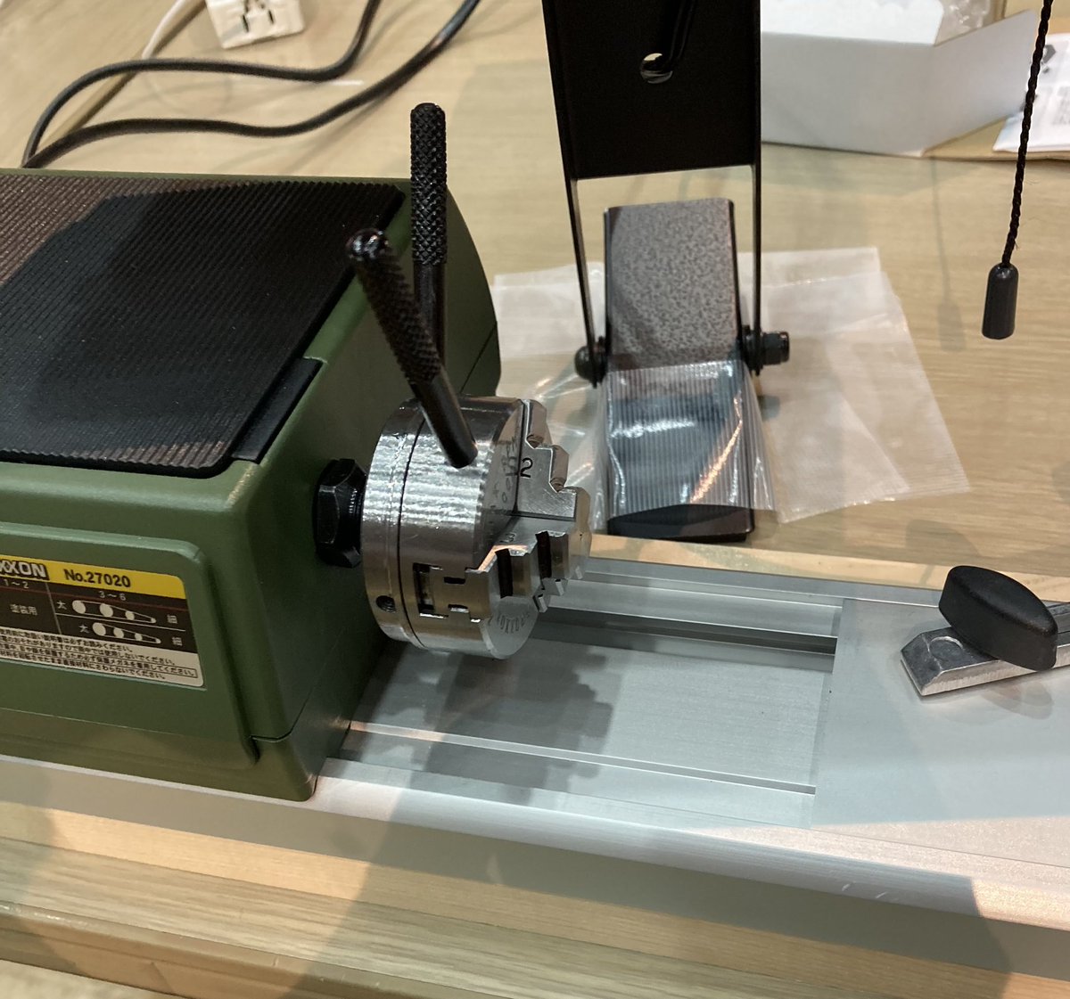 riricustom's tweet image. at.バニラでお馴染みのジュンコ先生の旋盤WSにて。私には身の丈にあう卓上物ですが本格的にやるには力不足な部分ありますよね。ミニチュアフラワーの由香里先生も3D遣いで2台もお持ちだったり！！模型やフィギュア他立体物制作は使用機器は近いと感じた時間でした。
#ハンドメイド
#模型
#minature