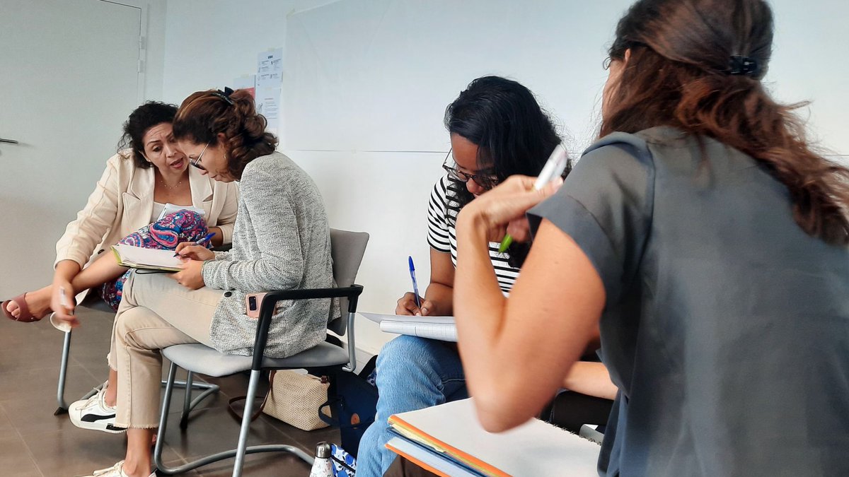 🔥 Nouvelle session de formation et d'entraînement aux outils de facilitation appliqués au processus de concertation avec l'équipe de la SPL Horizon Réunion

Un grand bravo aux participants ! 🙏 🙏 🙏

#concertation #facilitation #intelligencecollective